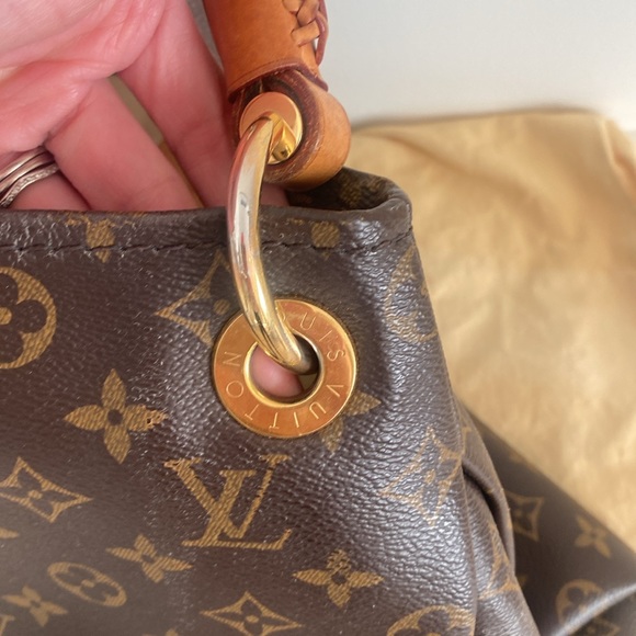 Authentic Louis Vuittton Artsy MM Bag - Picture 5 of 13